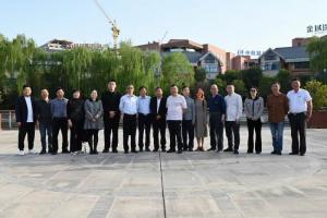 鎮(zhèn)江市華商會(huì)僑商代表團(tuán)到炎黃科技園參觀(guān)考察